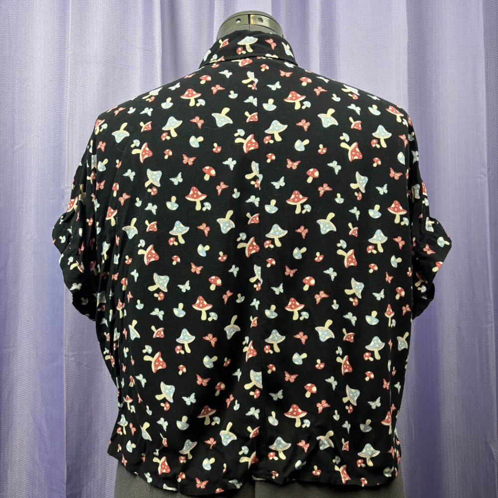 Hot Topic Breezy Mushroom Print Short Sleeve Button Up Shirt - SZ: SM - Picture 2 of 4